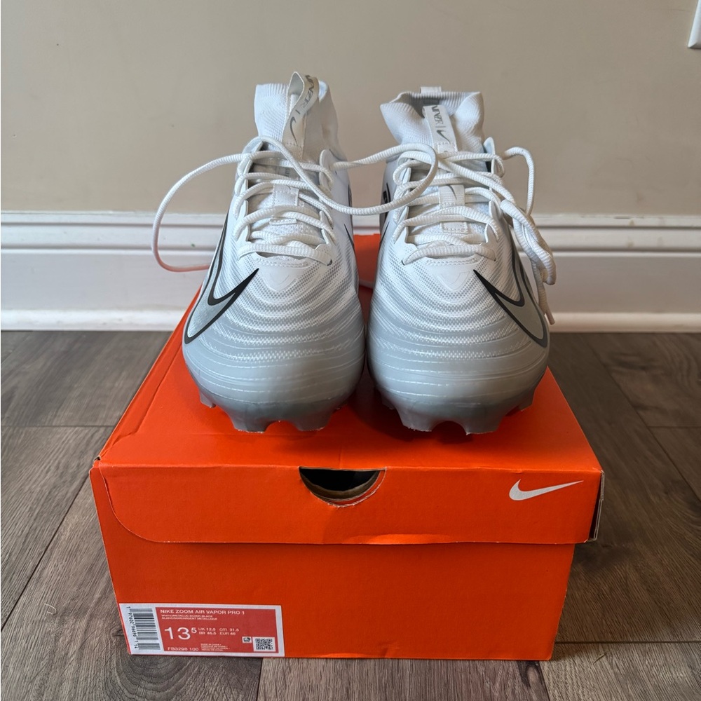 Nike Vapor Pro 1
Football Cleats